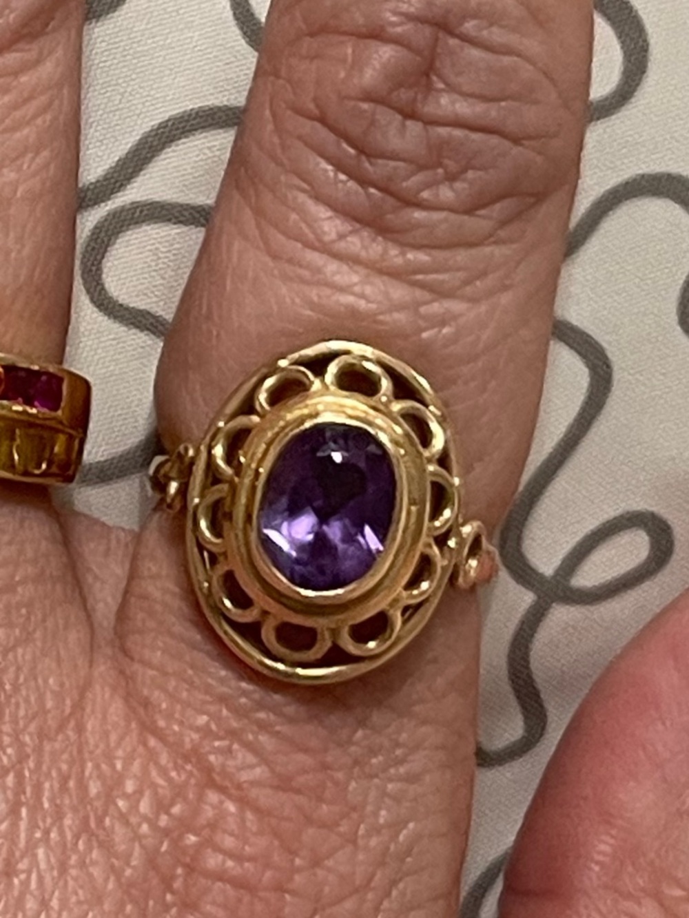 Gold Ring with Purple Amethyst Stones - Women's vintage Jewelry